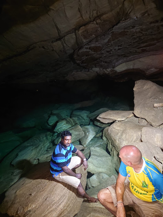 grotte Blue Water Pond à Ella sri lanka