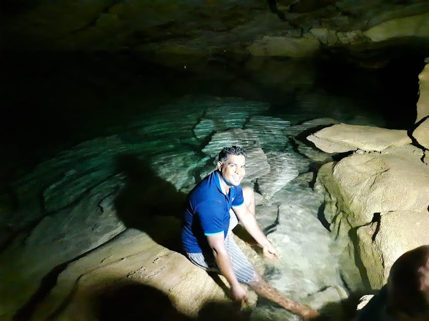 grotte Blue Water Pond à Ella sri lanka