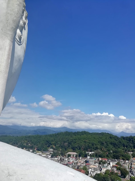 Statue Bouddha Kandy Aloka Sanna Agence Voyage Sri Lanka