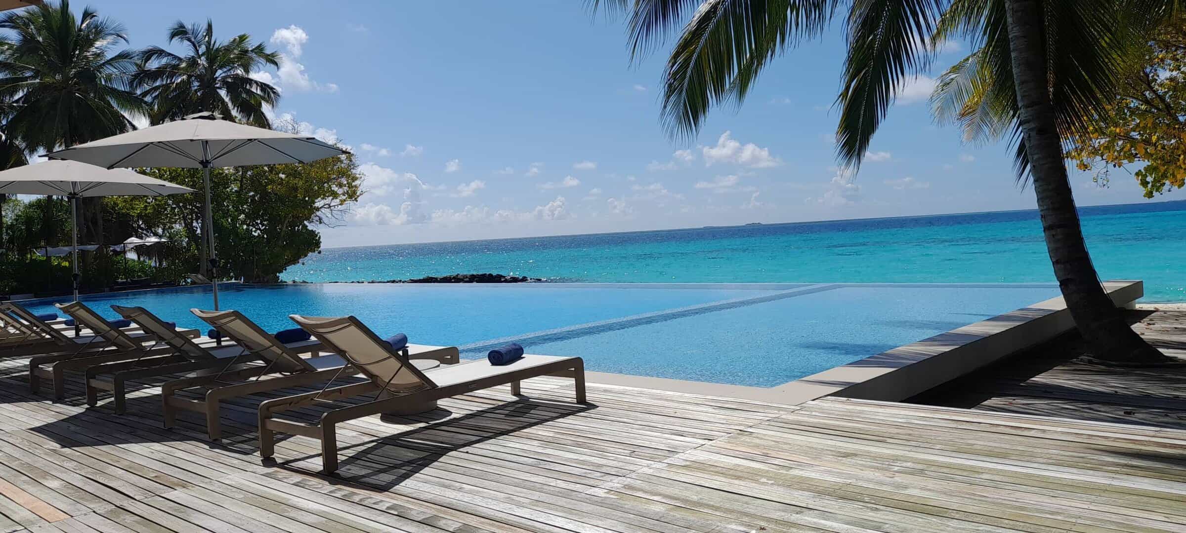Piscine et détente aux Maldives
