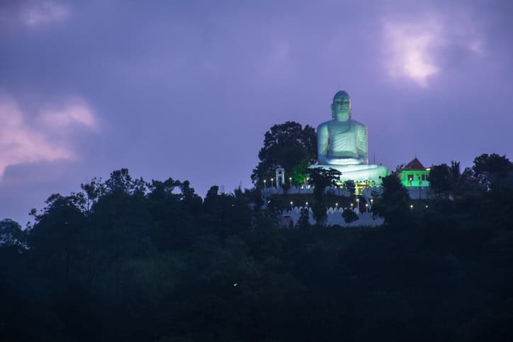 Statue de Bouddha à Bahirawakanda au Sri Lanka