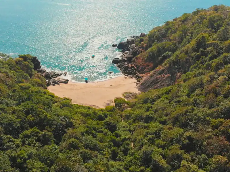 Vue sur une plage à Goa en Inde parfaite pour célébrer le réveillon