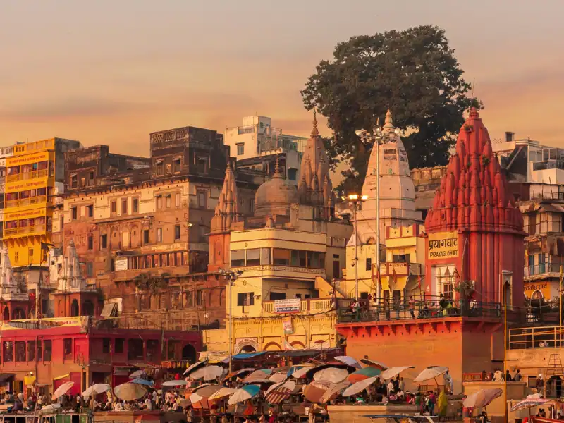 Panorama sur les habitations à Varanasi en Inde